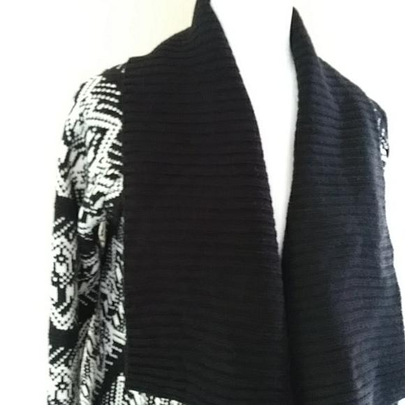 Tobi Asymmetrical Open Front Cardigan Sweater One Size Black White - Picture 2 of 12
